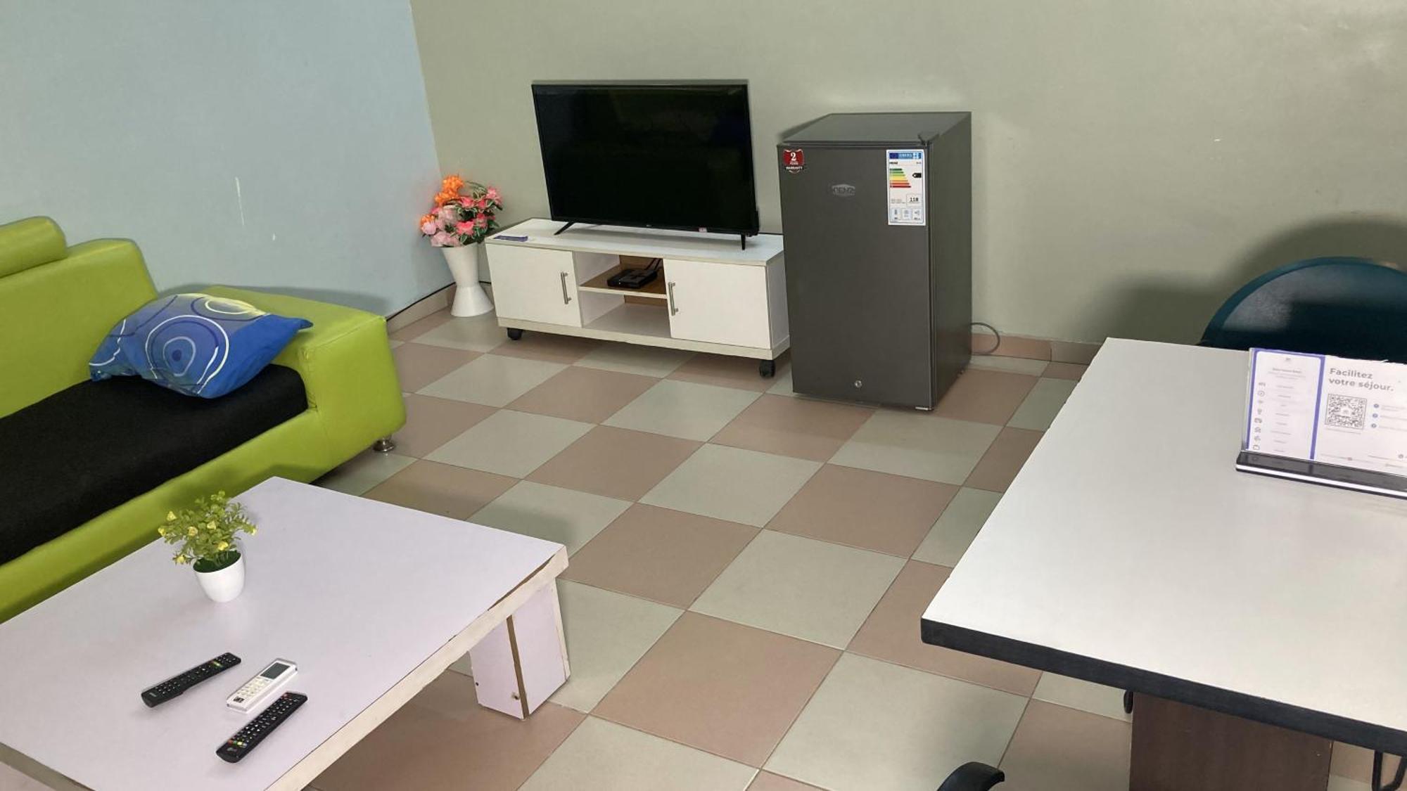 Residence Maryhouse - Free Breakfast And Taxi From Airport Cotonou Exterior foto