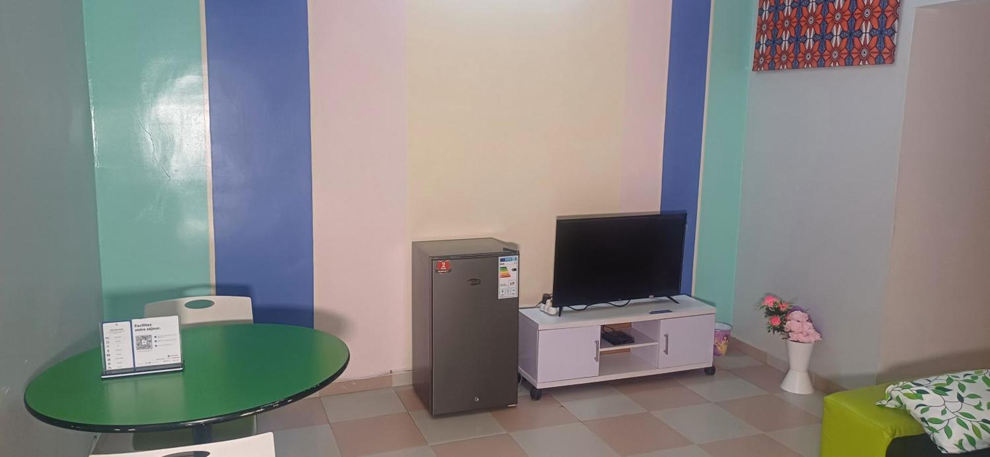 Residence Maryhouse - Free Breakfast And Taxi From Airport Cotonou Exterior foto